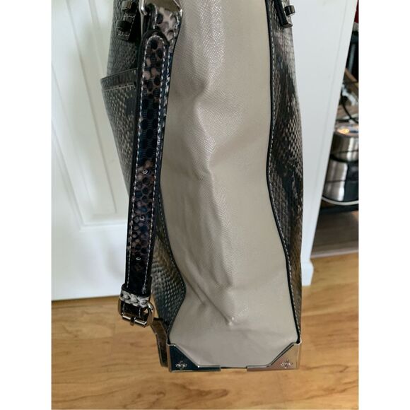 Simply vera wang tote snake skin like - Picture 4 of 6